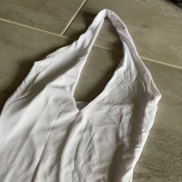 Solid fitted halter bodysuit - Picture 5 of 7